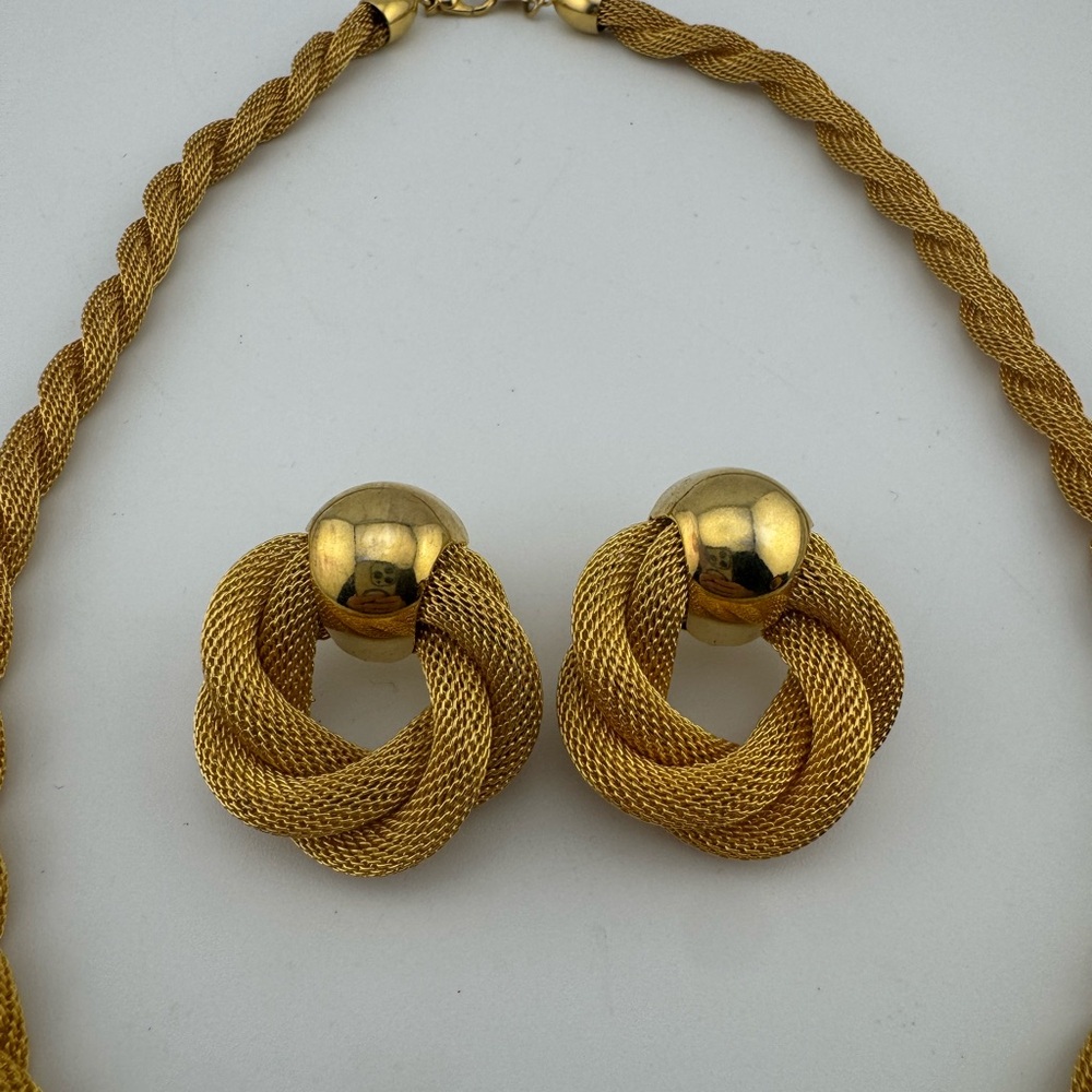 Avon Vintage Rope style Elegant Gold‎ Tone Braided Jewelry Set Clip on Earrings - Picture 3 of 8